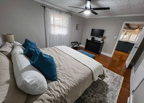 3 bedrooms, desk, travel cot, free WiFi