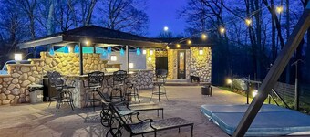~Lakeside Oasis~ Cozy lakefront home on Rocky Fork Lake w/hot tub ~ Family Friendly
