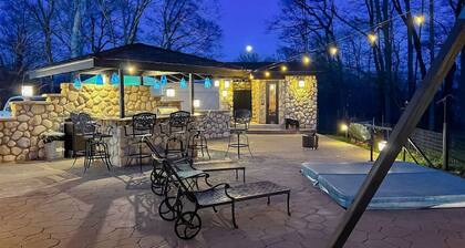~Lakeside Oasis~ Cozy lakefront home on Rocky Fork Lake w/hot tub ~ Family Friendly