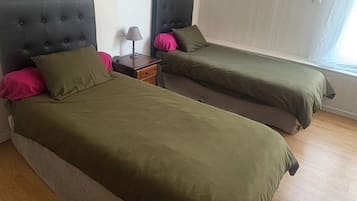 Quarto casal ou duplo básico | Wi-Fi de cortesia, roupa de cama