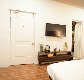 โต๊ะทำงาน, พื้นที่ทำงานแบบใช้แล็ปท็อป, Wi-Fi ฟรี