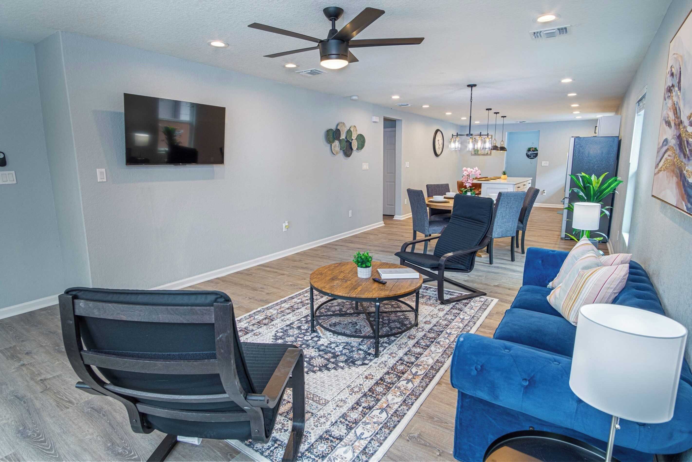 House, 4 Bedrooms (4 Bedrooms) | Living area | 50-inch TV with digital channels