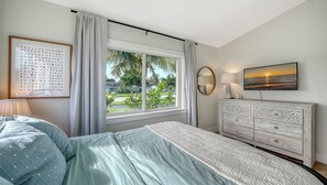 4 bedrooms, desk, iron/ironing board, travel crib