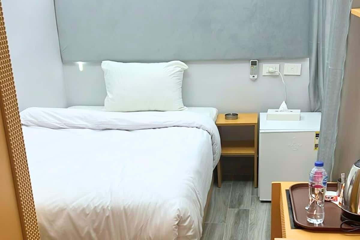 Økonomi-enkeltrom | Minibar, lydisolert, wi-fi (inkludert) og individuelt dekorert