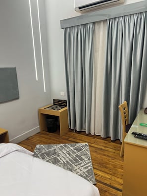 Deluxe Single Room | 1 camera, minibar, con stile personalizzato, con arredamento individuale