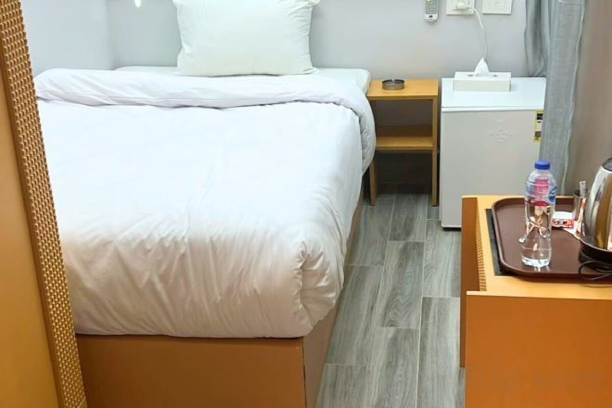 Economy Single Room