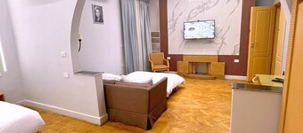 ซามาเล็ก เฮาส์ โฮเทล