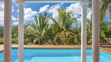 4 bedrooms, free cribs/infant beds