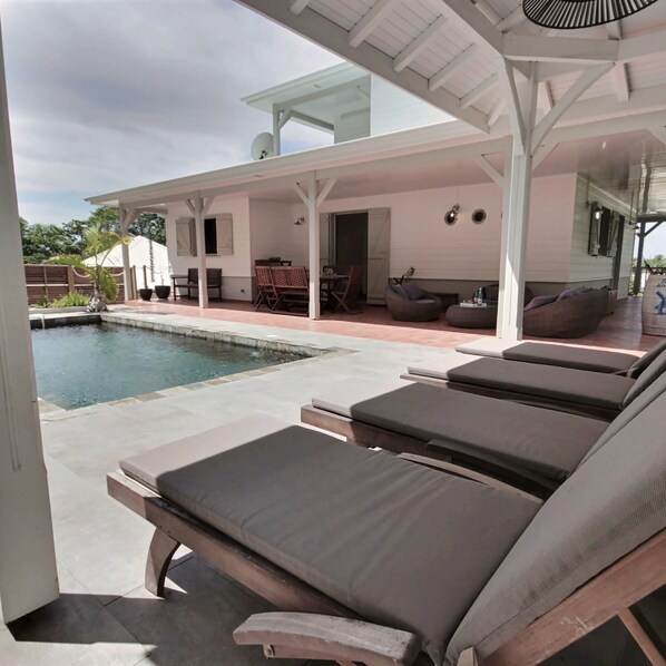 5 bedrooms, free cots/infant beds - Villa Dizac With 5 Bedrooms and 3 Bathrooms (Le Diamant)