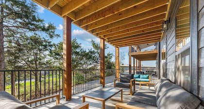 Lux & Modern Lake Views Arcade Heated Pool Slide