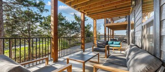 Fun & Lux Branson Fam Getaway! HotTub Slide Pools