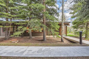 Exterior - Beautiful Updated Corner Unit/Mountain Views (Keystone)