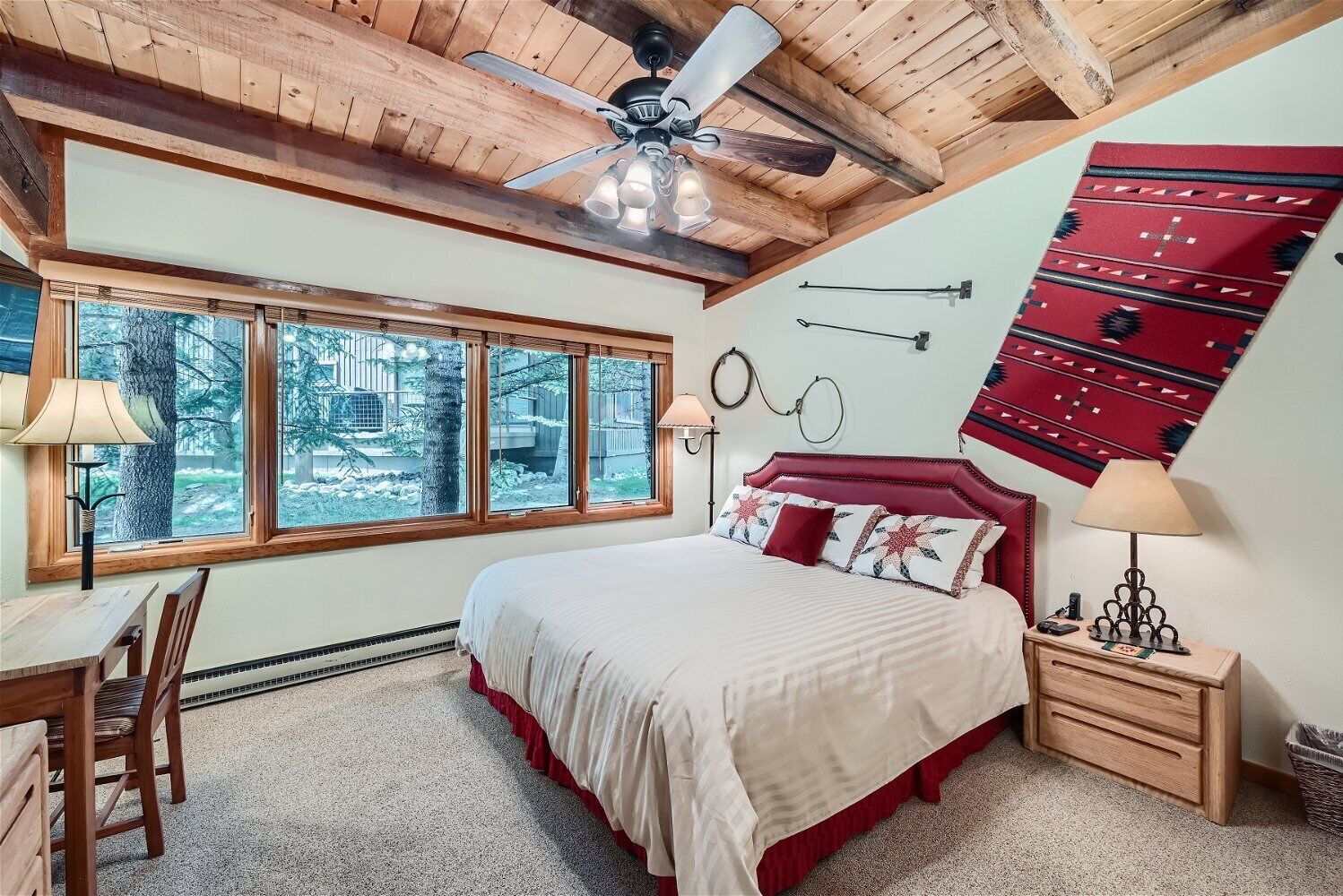 3 عدّة غرف نوم وواي فاي مجانًا وملاءات أسرّة