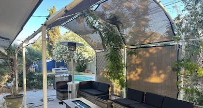 Stylish house with pool close to strip