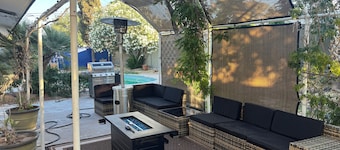 Stylish house with pool close to strip