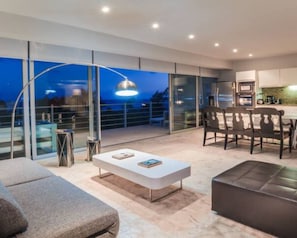 Appartamento Comfort, letti multipli, balcone | Area soggiorno