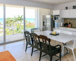 Comfort Apartment, Multiple Beds, Balcony | In-room dining