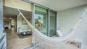 Comfort-Apartment, Balkon, Poolblick | Terrasse/Patio