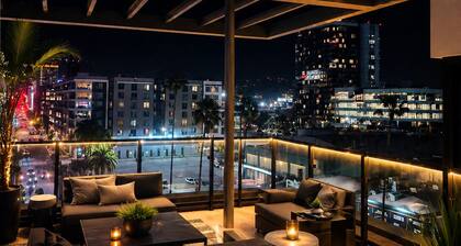 Hollywood Penthouse • Pool View • Iconic Hollywood Sign View • Free Parking