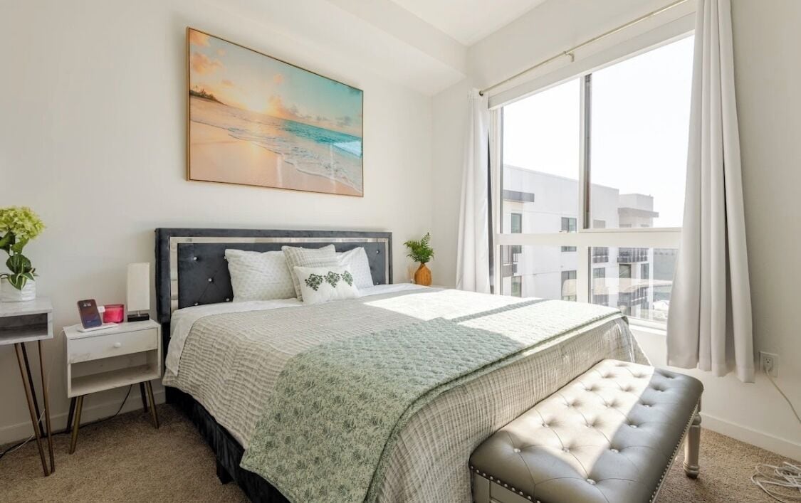 1 soverom, skrivebord, wi-fi (inkludert) og sengetøy