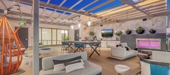 Hollywood Penthouse • Pool View • Iconic Hollywood Sign View • Free Parking