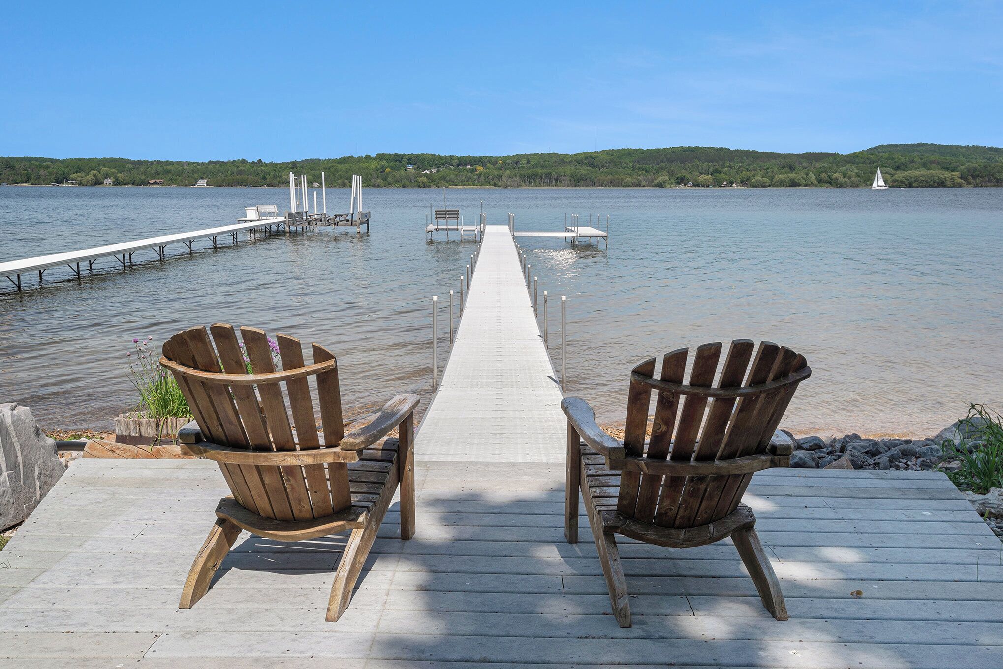 Lake Charlevoix Waterfront-Boat for Rent!-10 min from Castle Farms