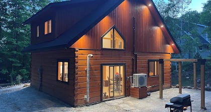 Cozy Log Cabin w/ Lake Access. Pet Friendly