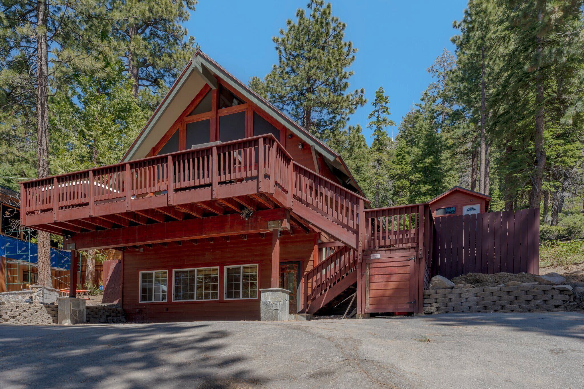 4BR Tahoe Getaway w/hot tub, by Kings Beach!