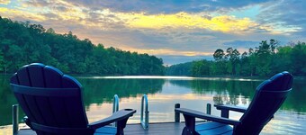 Lakefront Treehouse Retreat Minutes from Clemson University!