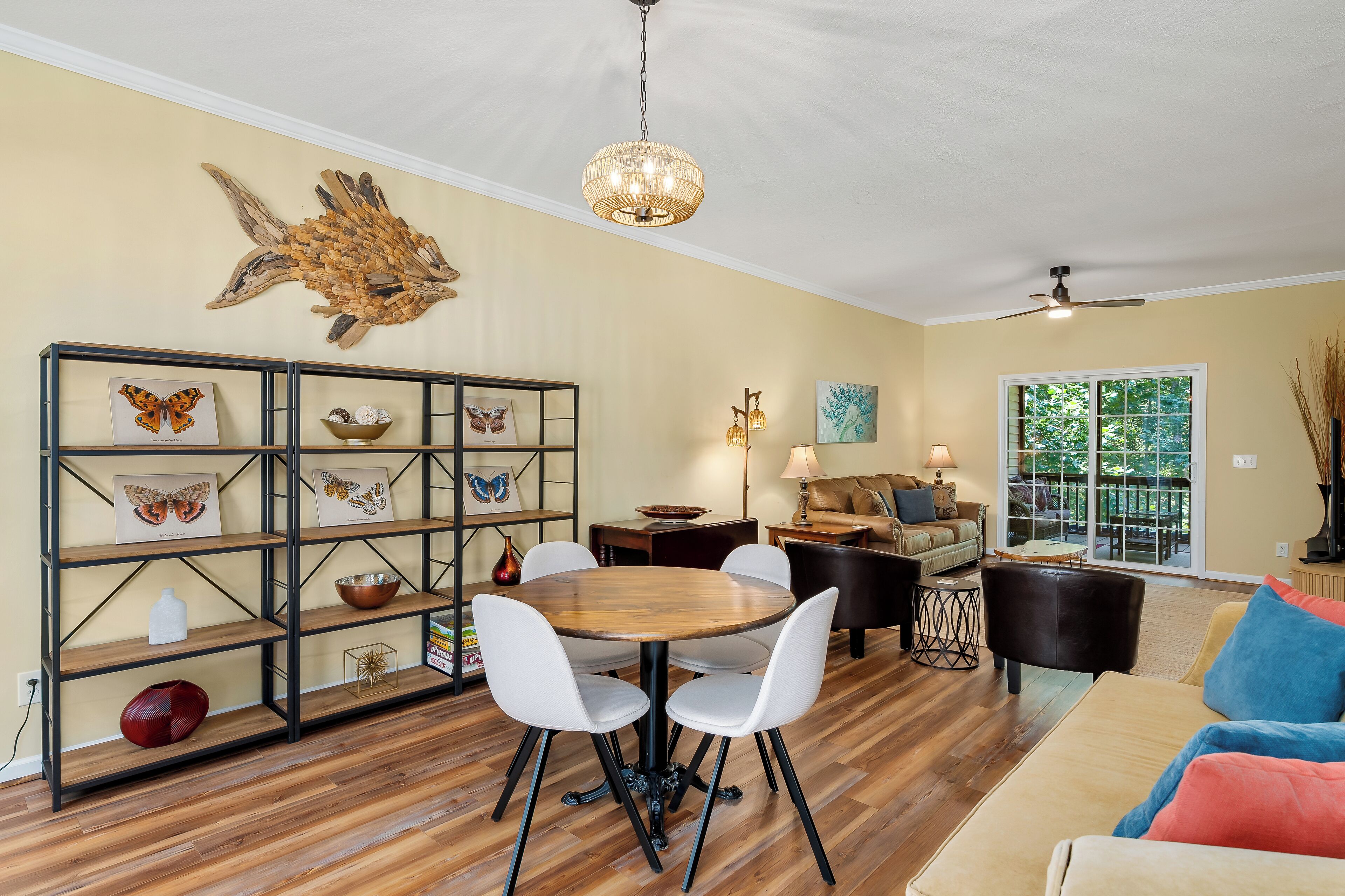 Téléviseur connecté, table de baby-foot