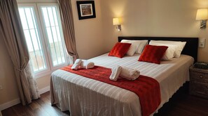 1 slaapkamer, een strijkplank/strijkijzer, wifi, beddengoed