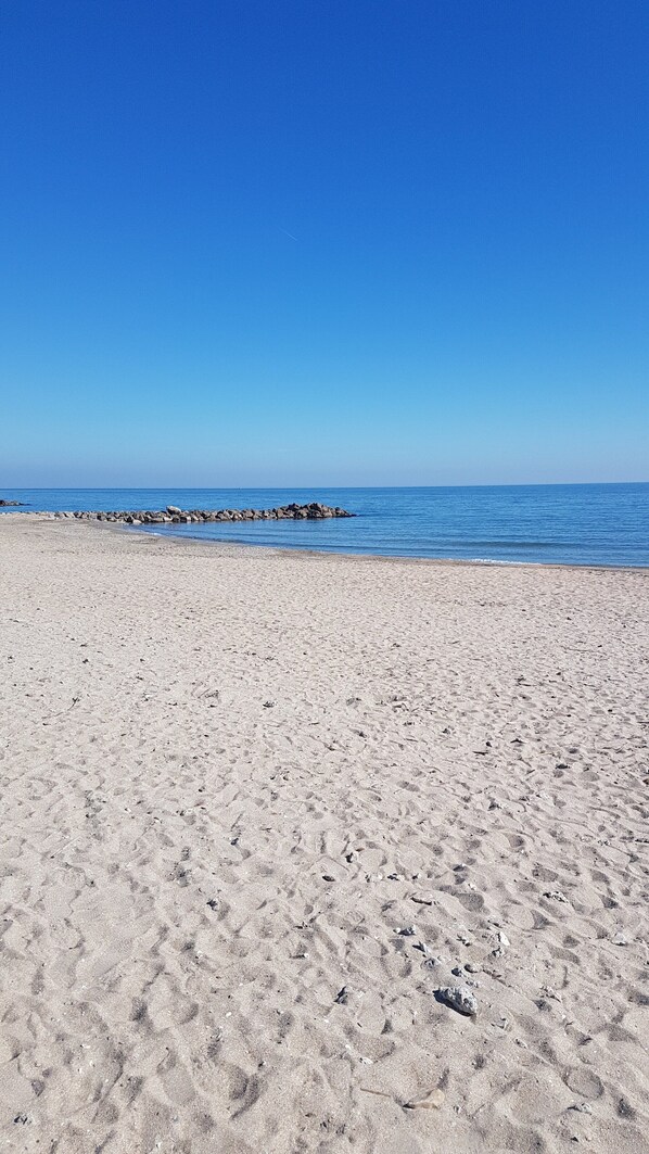 On the beach - Nice studio loggia in Frontignan plage with view. (Frontignan)