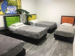 Habitació quàdruple Comfort | Roba de llit d'alta qualitat, cobrellits i habitacions insonoritzades