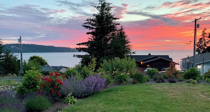 Quiet, Spacious, Private top floor waterview