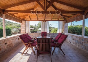 Outdoor dining - Lovely detached stone house with private pool and tranquil surroundings. (Messenia)