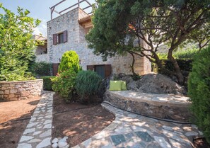 Property grounds - Lovely detached stone house with private pool and tranquil surroundings. (Messenia)