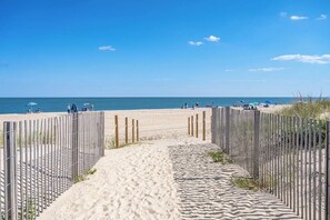 A sandy beach path leading to the sea, flanked by wooden fences. - Oceanfront Studio-Sleeps4-Linens Incl-WiFi-Kitchen (Ocean City)