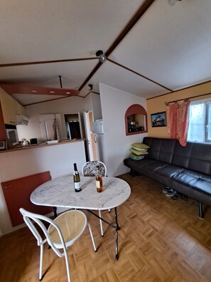 Interior - 3 Bedroom Mobile Home in Ivry-la-Bataille (Ivry-la-Bataille)