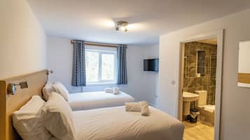 9 bedrooms, iron/ironing board, WiFi, bed sheets