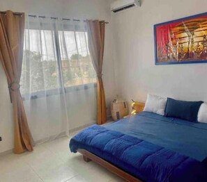 1 dormitori, planxa i posts de planxar, wifi i roba de llit 