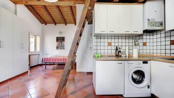 Apartment | Eigene Küche | Großer Kühlschrank, Ofen, Kochgeschirr/Geschirr/Besteck