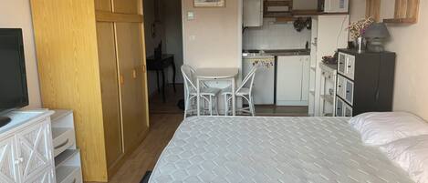 1 bedroom, WiFi, bed sheets