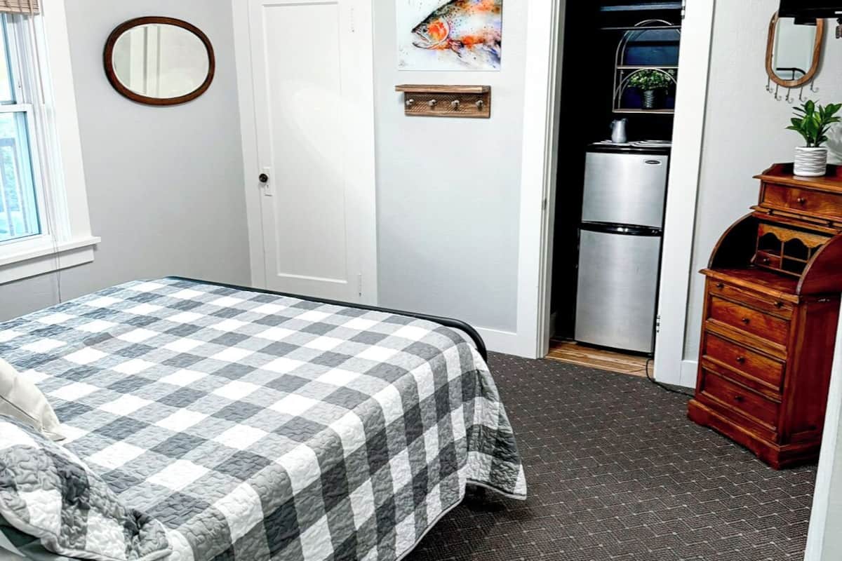 Double Room, 2 Queen Beds | 1 bedroom