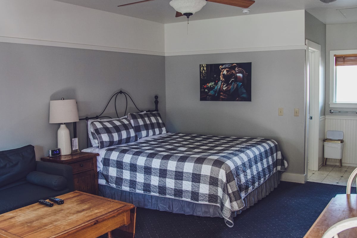 Studio Suite, 1 King Bed with Sofa bed | 1 bedroom