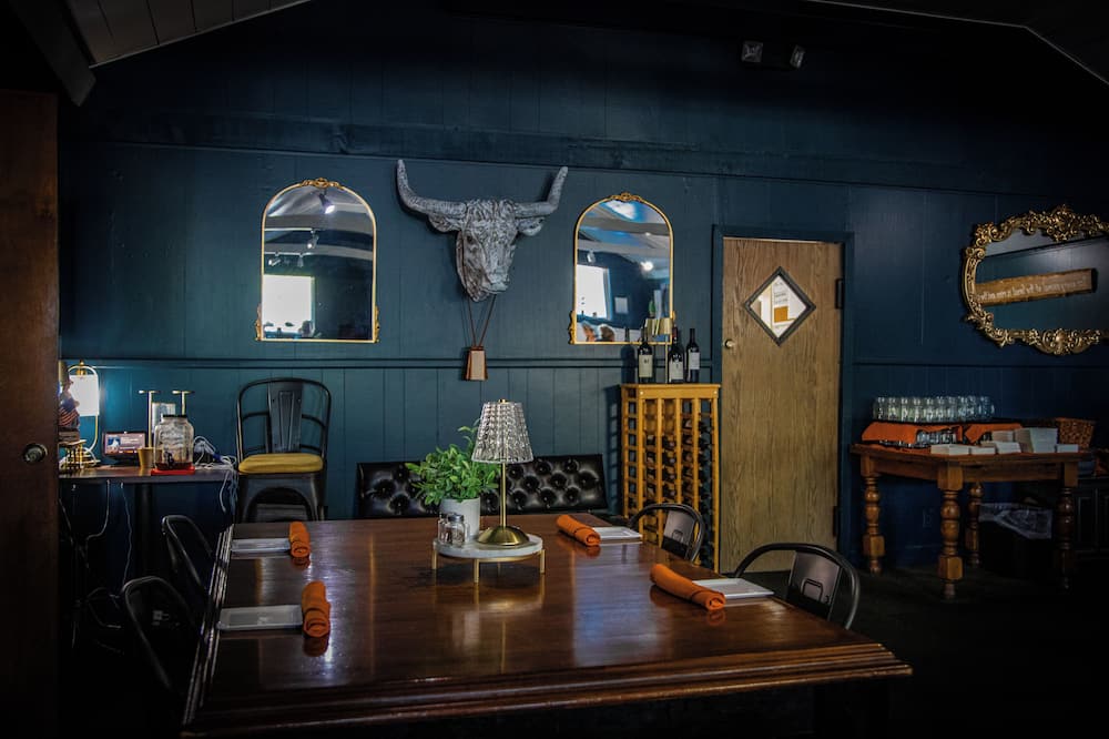 Fall River Hotel and Grazerz Restaurant