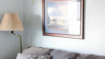 Room, 1 Queen Bed with Sofa bed | 1 bedroom