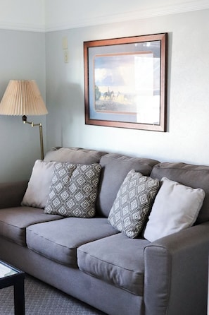 Room, 1 Queen Bed with Sofa bed | 1 bedroom