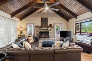 Smart TV, fireplace, DVD player
