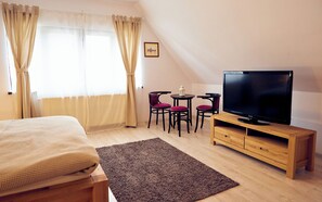 1 bedroom, soundproofing, iron/ironing board, free WiFi - Modern Apartment (Brasov)