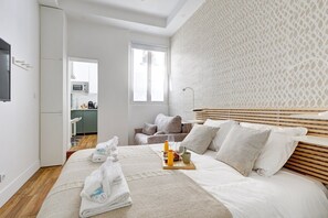 WiFi, bed sheets - 402 Suite Netter - Superb Studio in Paris (Paris 02 Bourse)